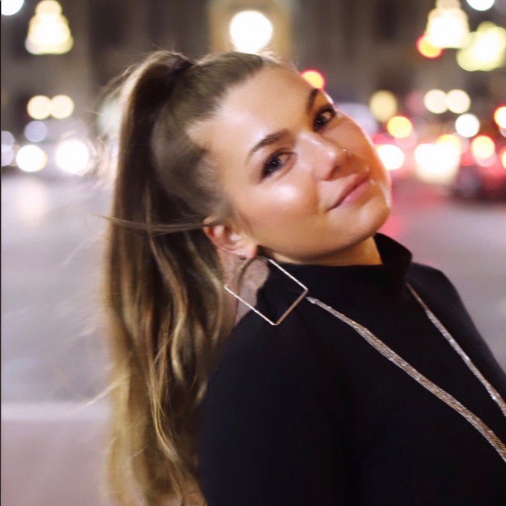 Meet your Posher, Emily